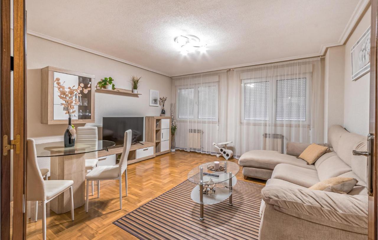 Stunning Apartment In Gijon With Wifi Esterno foto